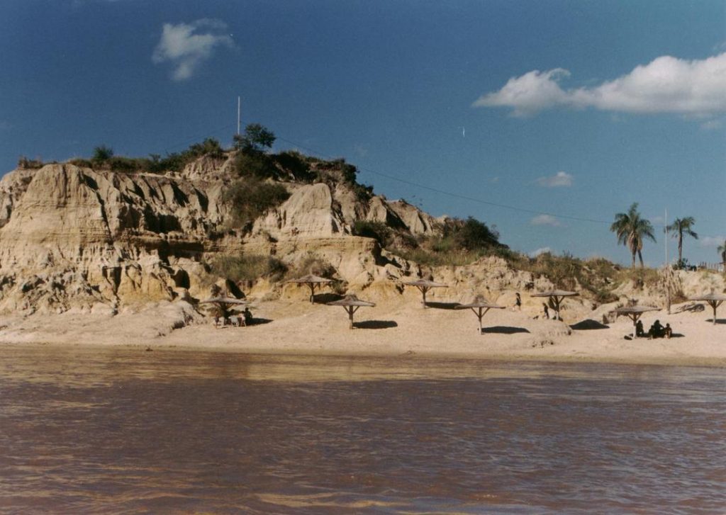 Costa sobre el río Paraná en la ciudad de Empedrado