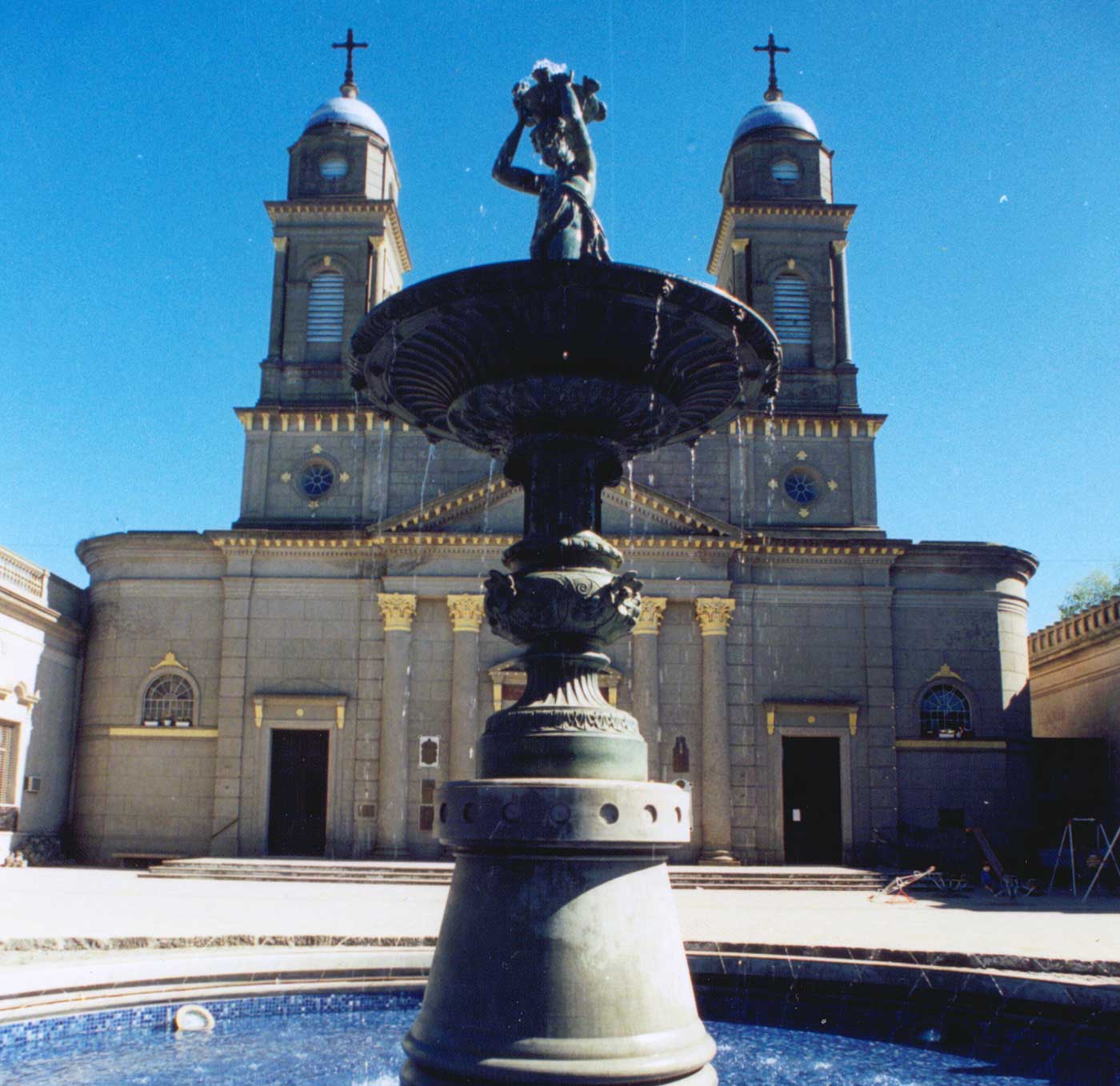 Fuente de la Iglesia de Las Flores - Tripin Argentina