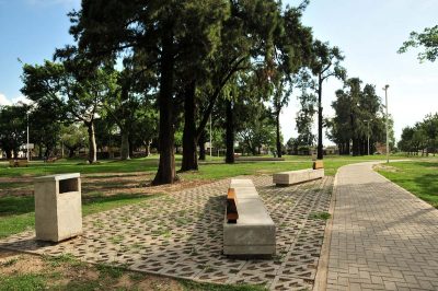 Paseo Escalante, Parque de la Biblioteca de la Constitución, ciudad de Santa Fe Paseo Escalante, Parque de la Biblioteca de la Constitución, ciudad de Santa Fe